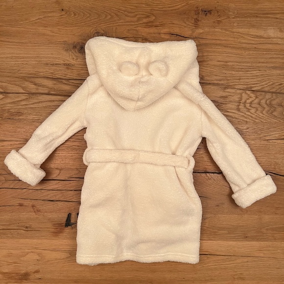 baby GAP. Size 2T. Ivory bathrobe. - Picture 4 of 4